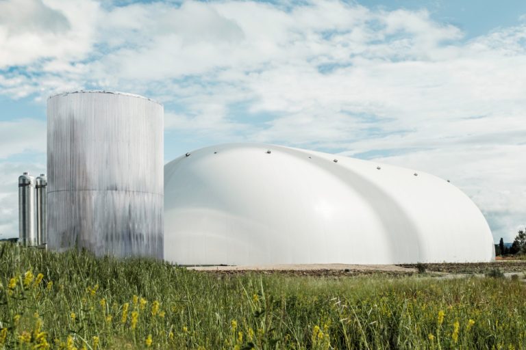 Google Pioneers Giant Domes That Transform CO2 Into Renewable Energy Storage